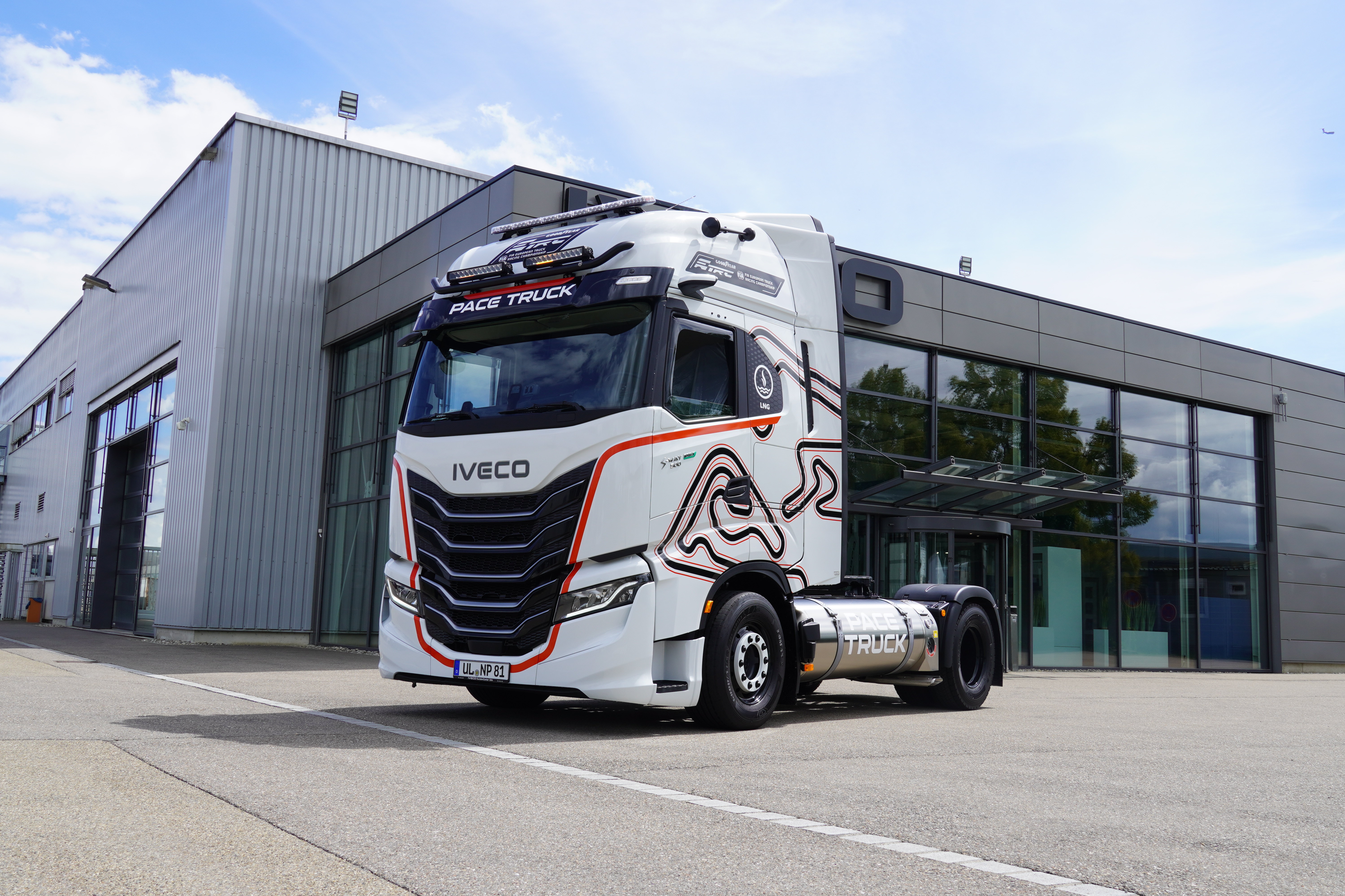 S-Way GNL Pace Trucks 