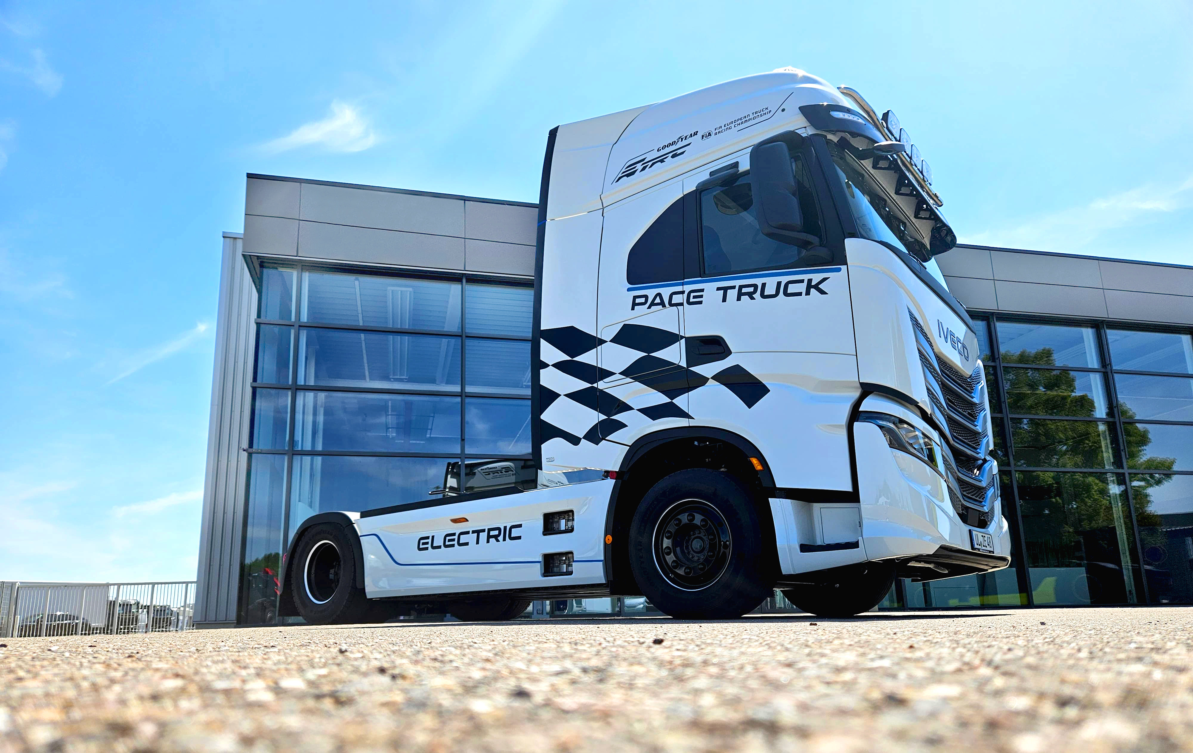 S-eWay Pace Trucks